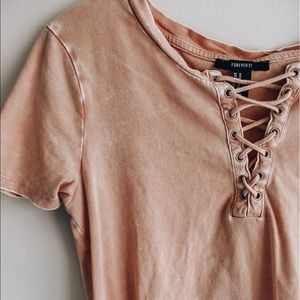 LACE UP TEE